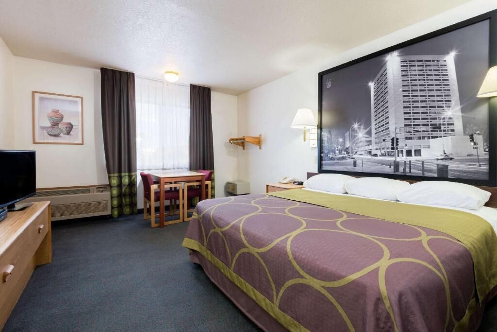 Desk, iron/ironing board, free rollaway beds, free WiFi