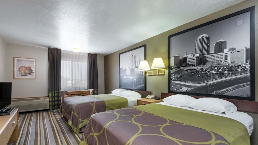 Super 8 by Wyndham Bernalillo