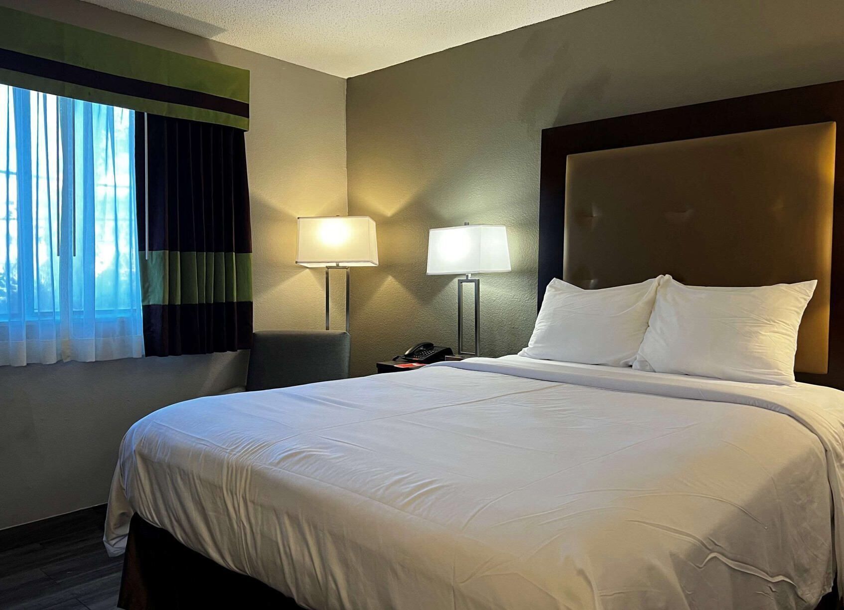 Desk, free cribs/infant beds, free WiFi, bed sheets