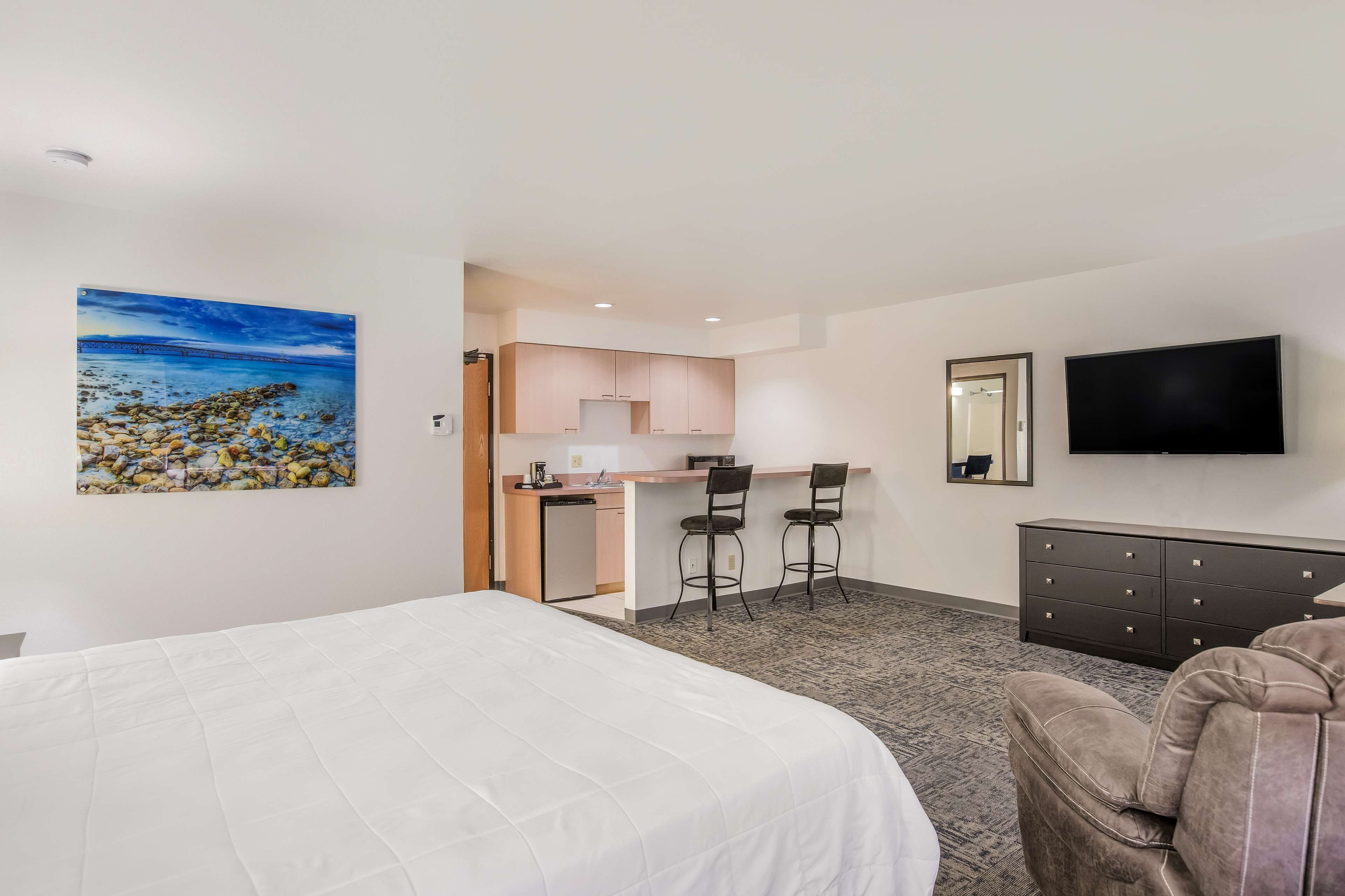 Suite, 1 kingsize-seng, ikke-røyk (2nd Floor) | Skrivebord, strykejern/-brett og barnesenger (inkludert)