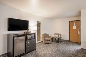 Suite, 2 queensize-senger, ikke-røyk | Skrivebord, strykejern/-brett og barnesenger (inkludert)