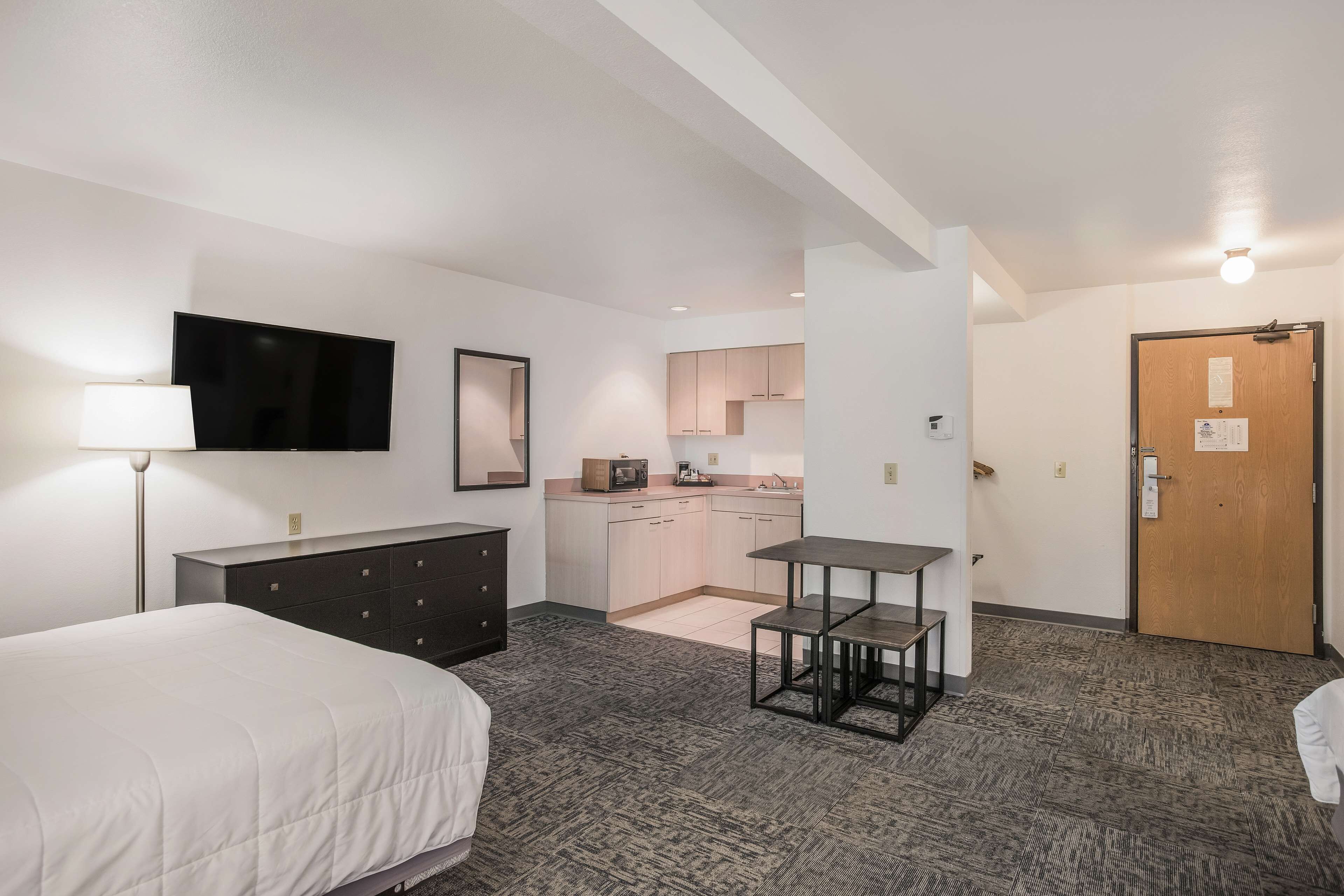 suite, 2 queen beds, accessible | desk, iron/ironing board, free cots/infant beds, rollaway beds