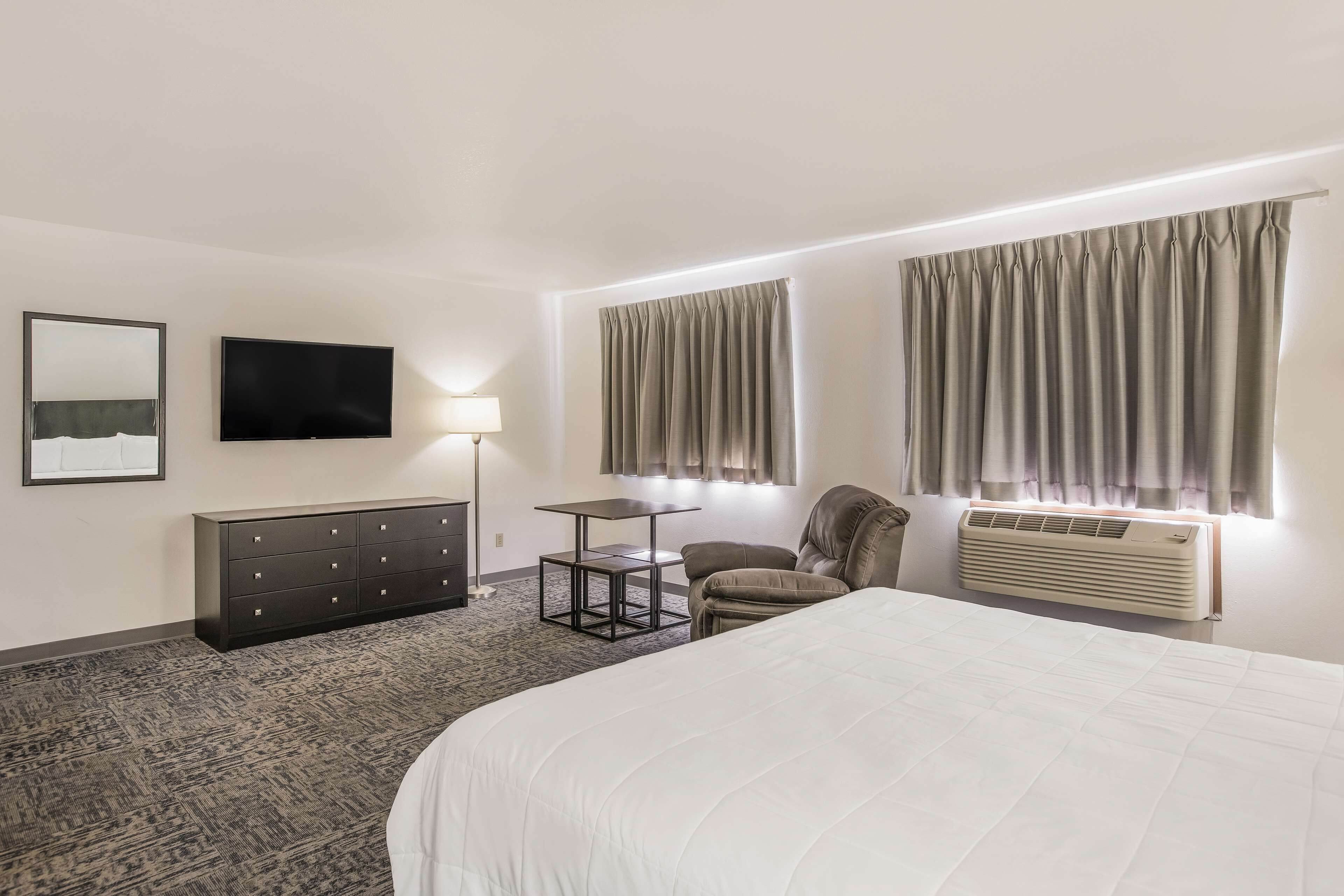 suite, 1 king bed, non smoking (2nd floor) | desk, iron/ironing board, free cots/infant beds, rollaway beds