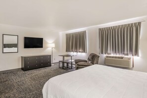 Suite, 1 kingsize-seng, ikke-røyk (2nd Floor) | Skrivebord, strykejern/-brett og barnesenger (inkludert)