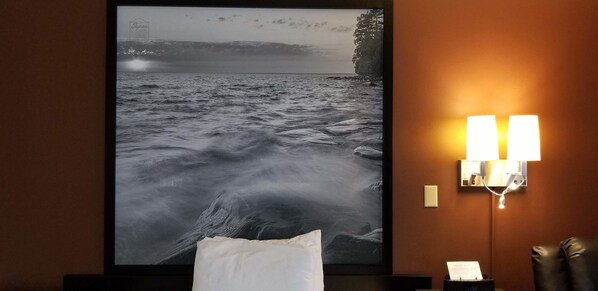 Standaard kamer, 1 queensize bed | Een bureau, een laptopwerkplek, een strijkplank/strijkijzer