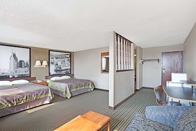Super 8 by Wyndham Nashville/ Dntn/ Opryland Area