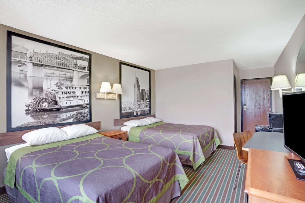 Super 8 by Wyndham Nashville/ Dntn/ Opryland Area