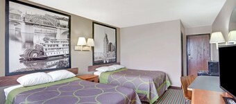 Super 8 by Wyndham Nashville/ Dntn/ Opryland Area