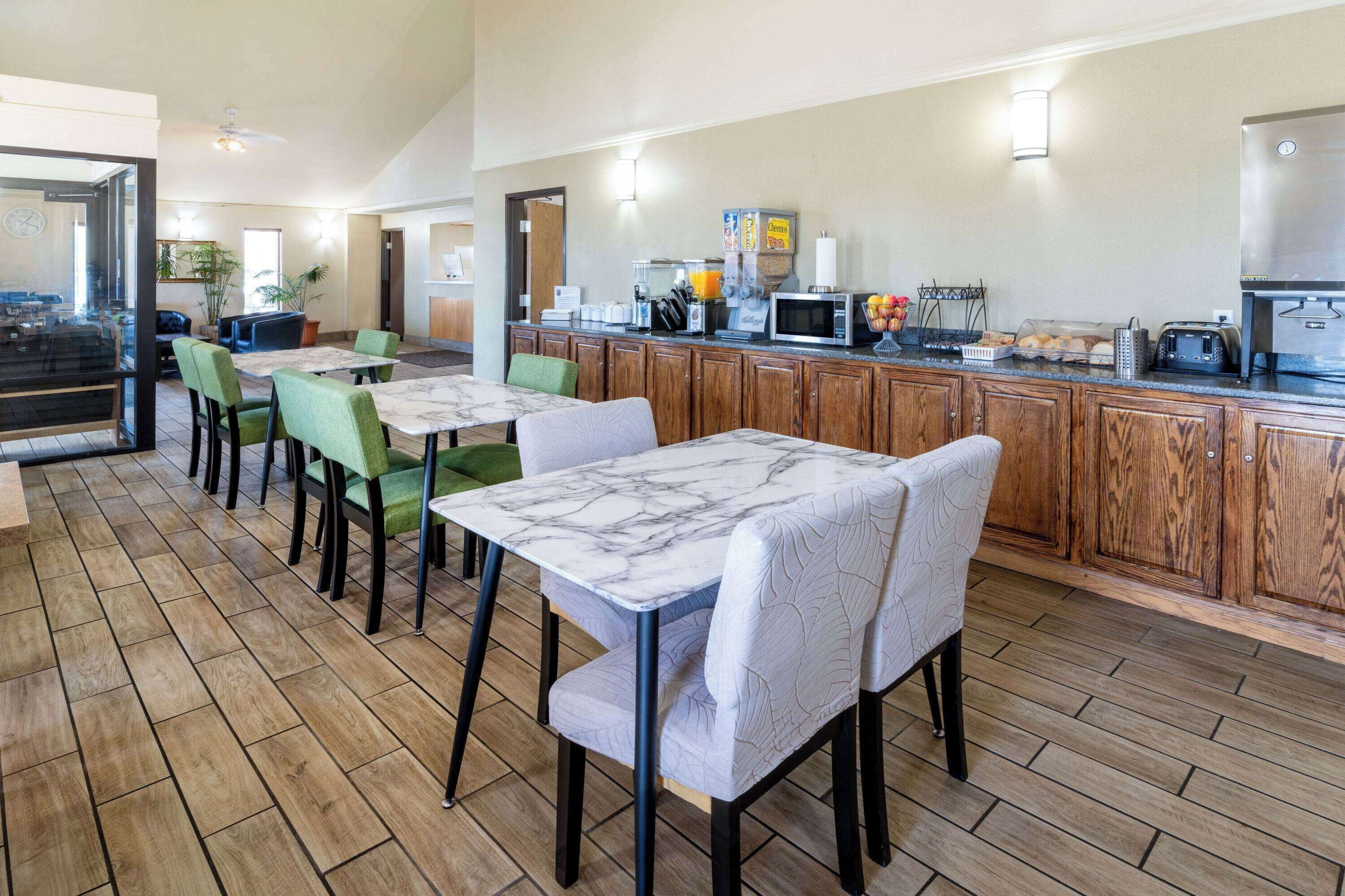 含每日外帶早餐