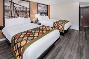 Escritorio, cortinas blackout, cunas gratuitas y wifi gratis