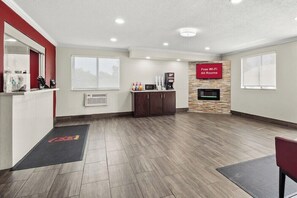 Lobby - Super 8 by Wyndham Belleville (Belleville)