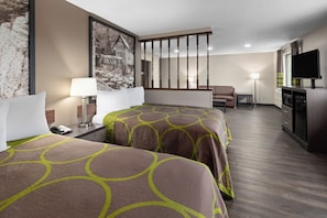 开间套房, 2 张双人床, 无烟房 | 客房内保险箱、办公桌、遮光窗帘、熨斗/熨板