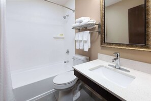 Ducha y bañera combinadas y artículos de higiene personal gratuitos