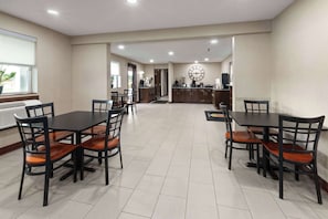 Free daily on-the-go breakfast  - Super 8 by Wyndham Summersville/New River National Park (Summersville)