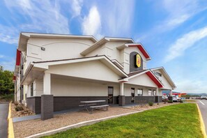 Exterior - Super 8 by Wyndham Summersville/New River National Park (Summersville)