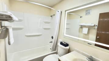 Combined shower/tub, free toiletries, hair dryer, towels