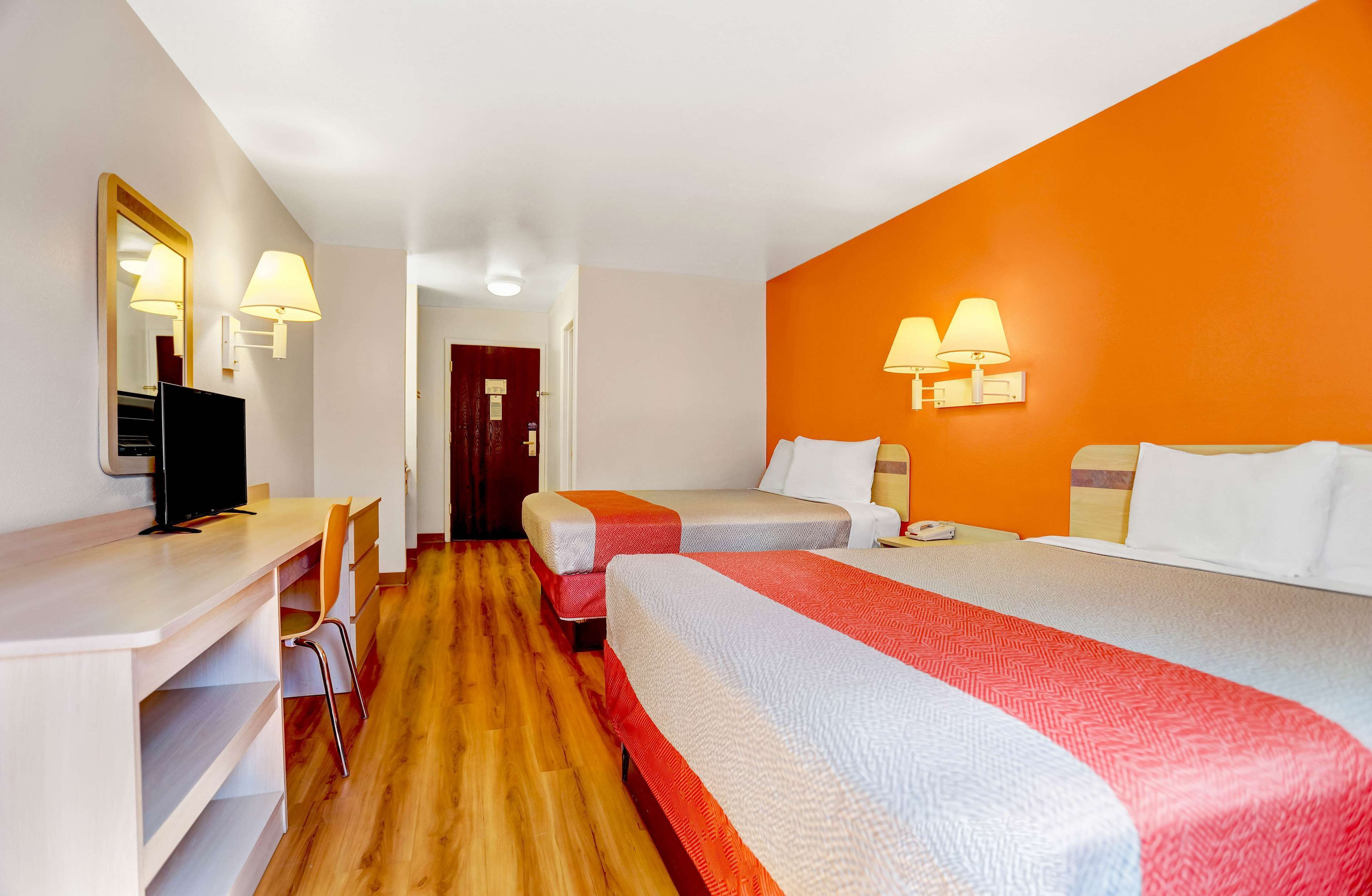 Työpöytä, kannettavalle tietokoneelle sopiva työtila