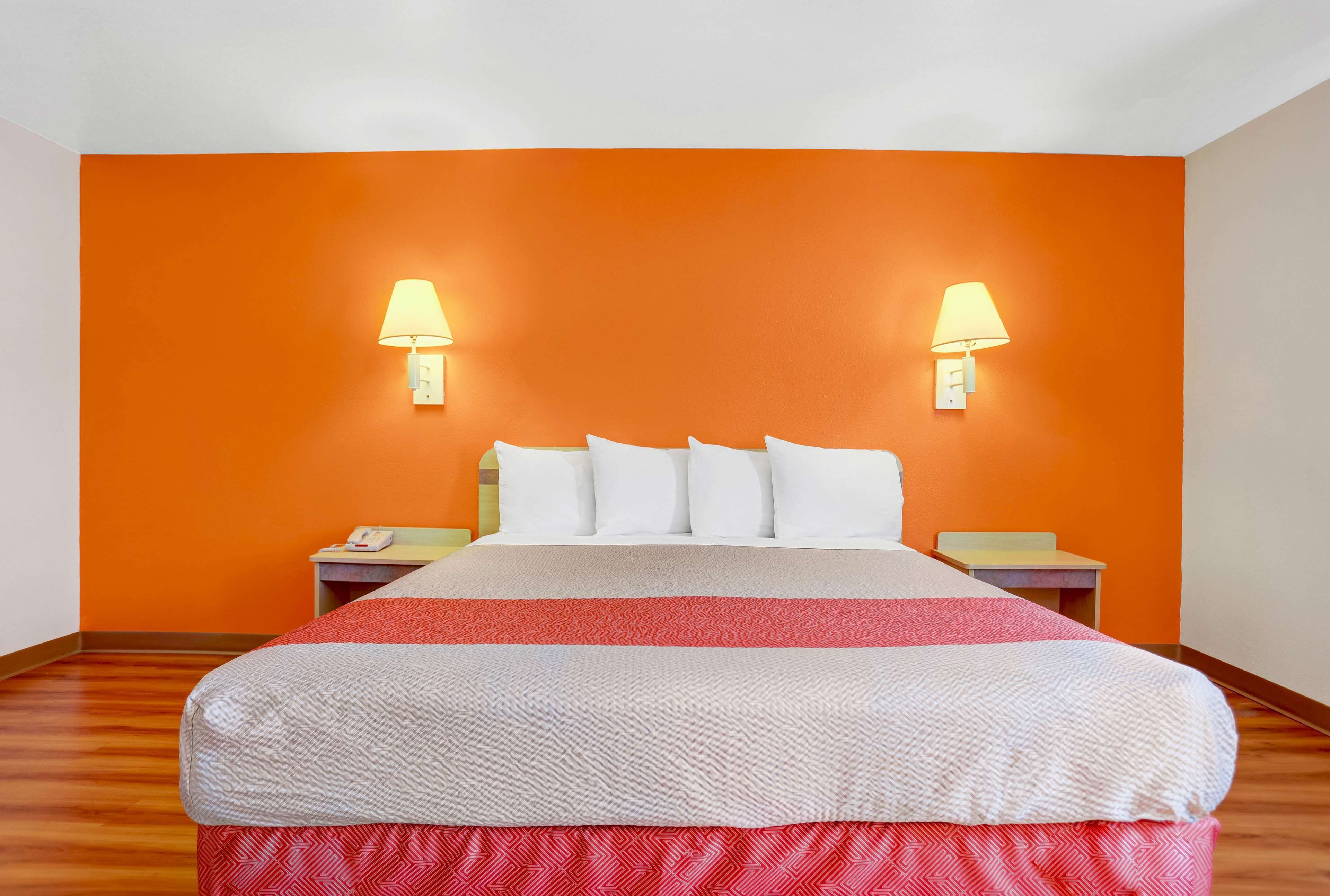 Työpöytä, kannettavalle tietokoneelle sopiva työtila