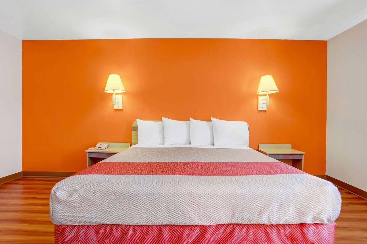 Työpöytä, kannettavalle tietokoneelle sopiva työtila