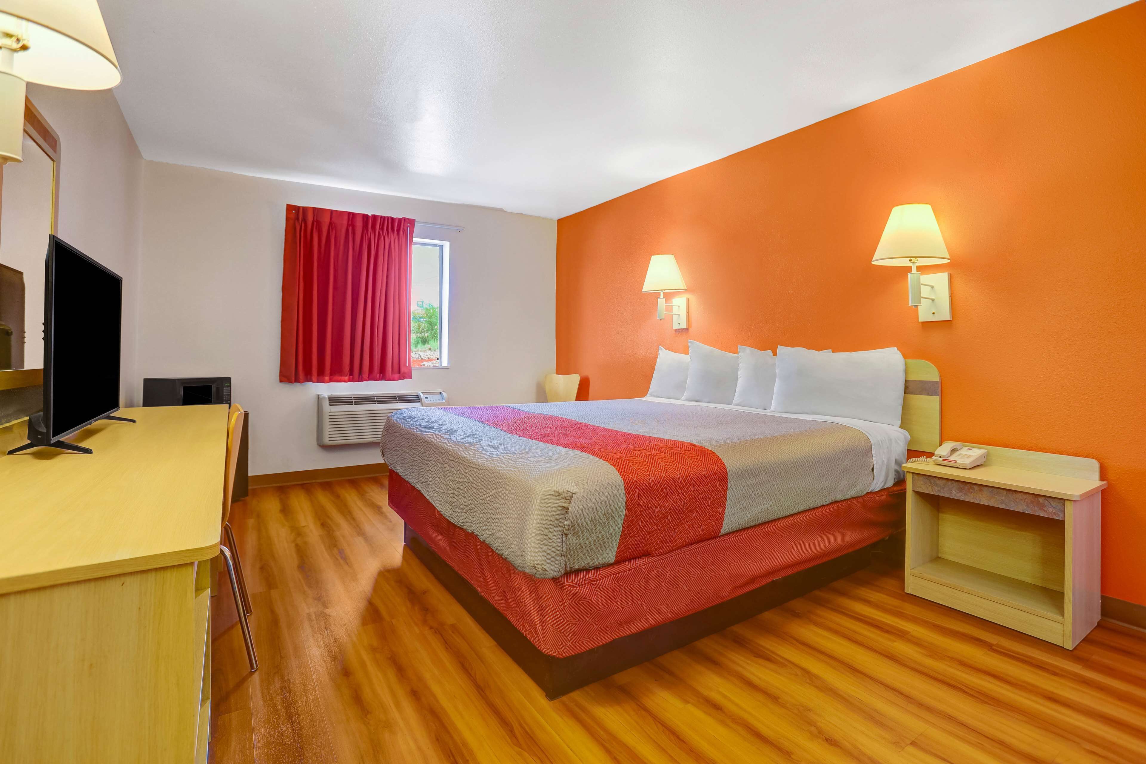 Työpöytä, kannettavalle tietokoneelle sopiva työtila