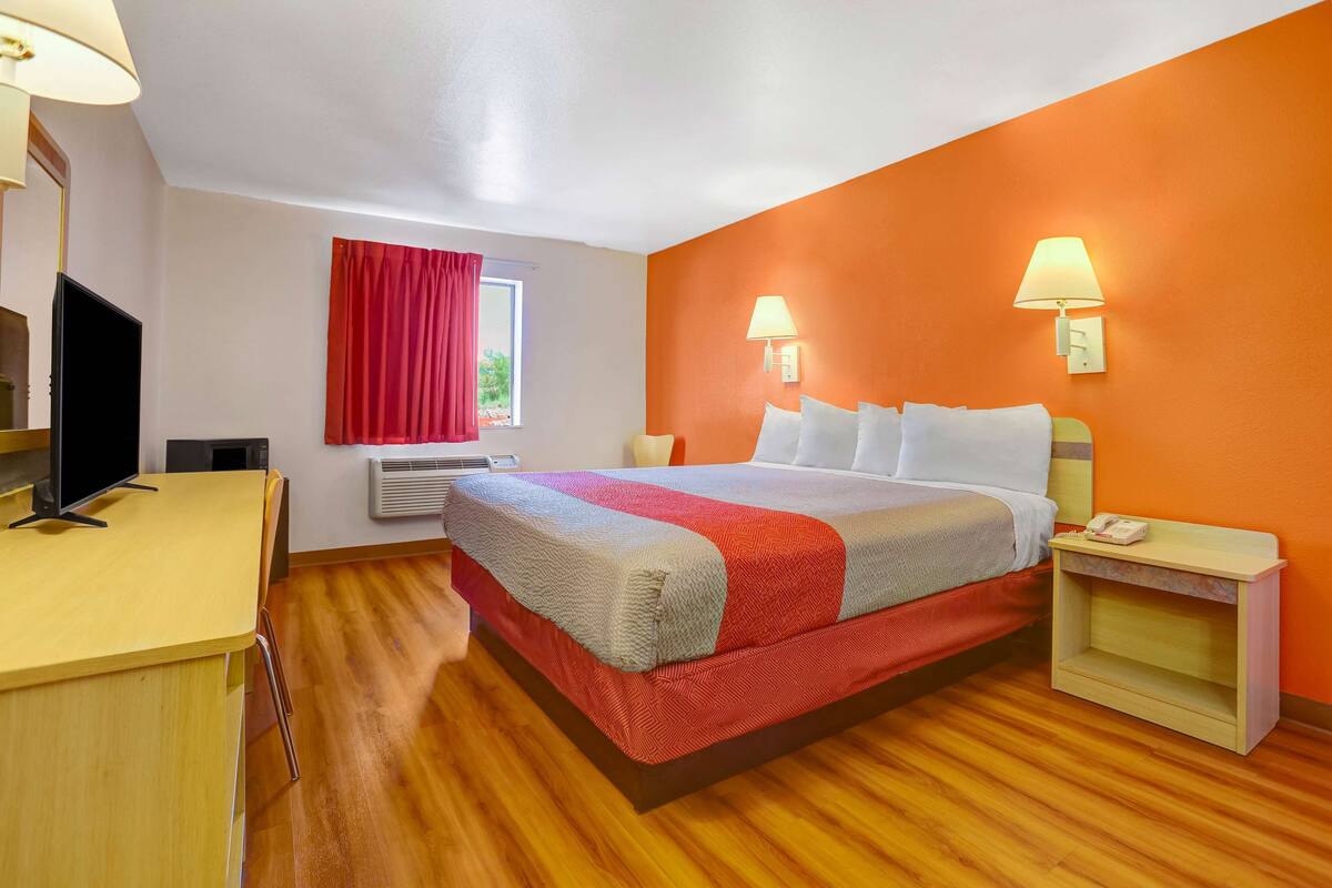 Työpöytä, kannettavalle tietokoneelle sopiva työtila