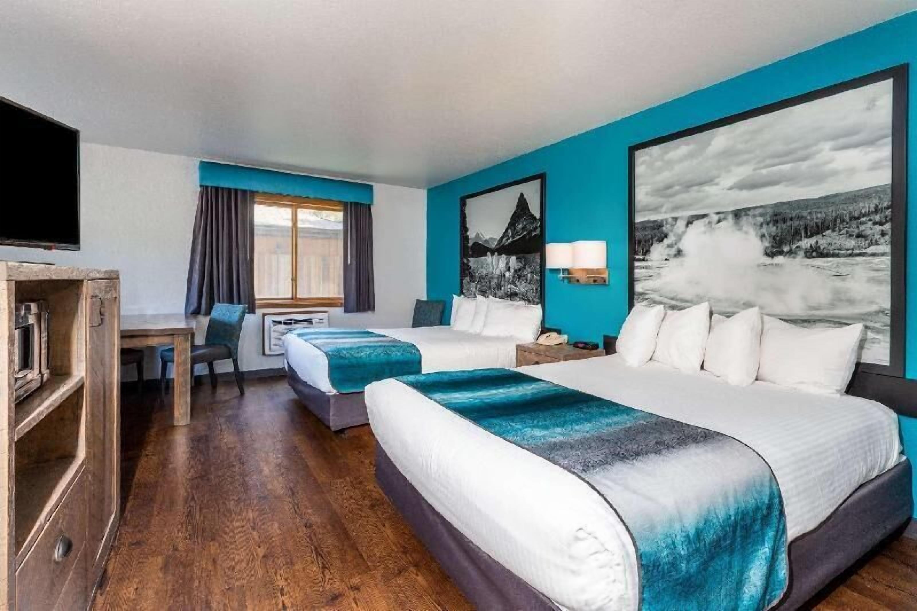 Escritorio, cunas gratuitas, wifi gratis y ropa de cama 
