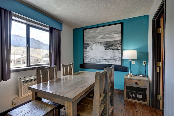 Bureau, lits bébé (gratuits), Wi-Fi gratuit, draps fournis