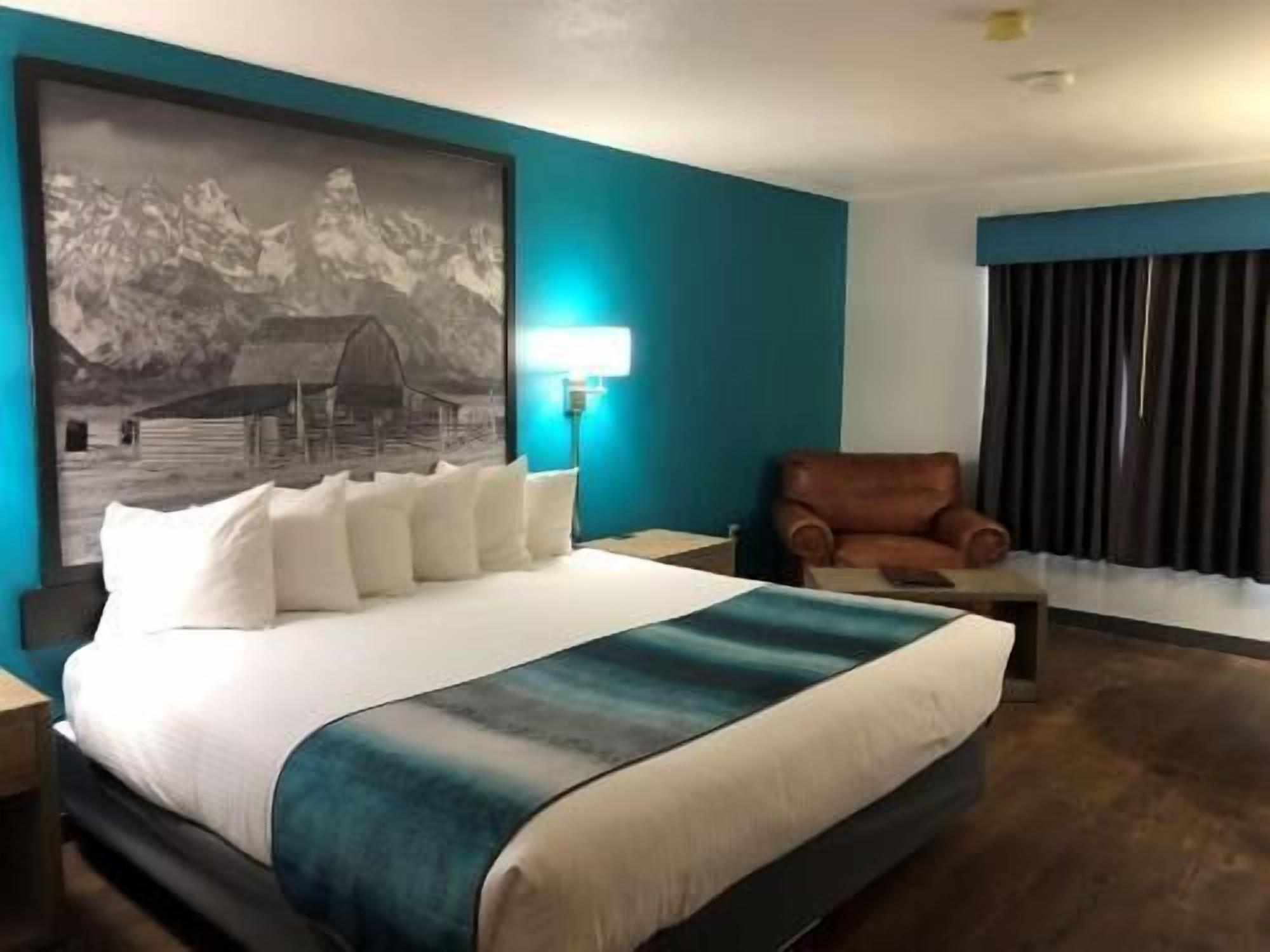 Escritorio, cunas gratuitas, wifi gratis y ropa de cama 