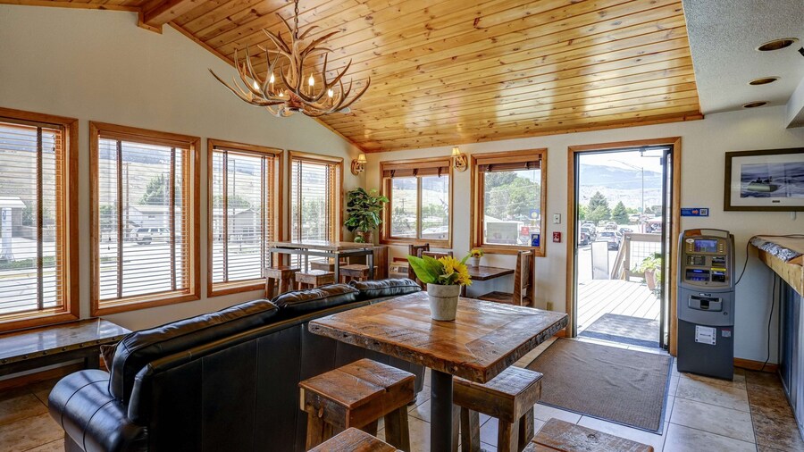 Super 8 by Wyndham Gardiner/Yellowstone Park Area