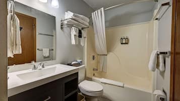 Combined shower/bathtub, hair dryer, towels