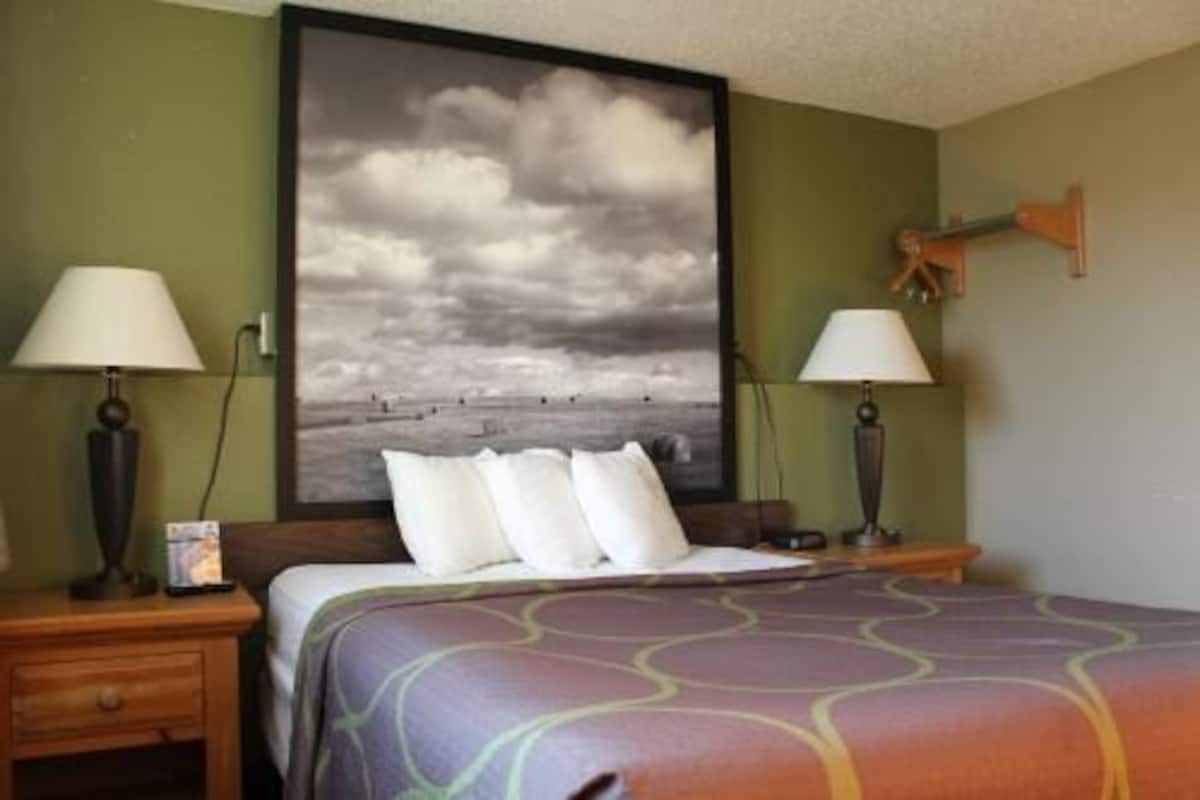 Desk, blackout drapes, free cribs/infant beds, free WiFi
