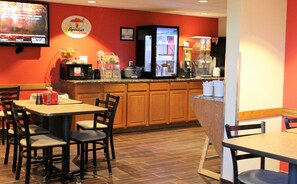 Free daily on-the-go breakfast - Super 8 by Wyndham Kearney (Kearney)