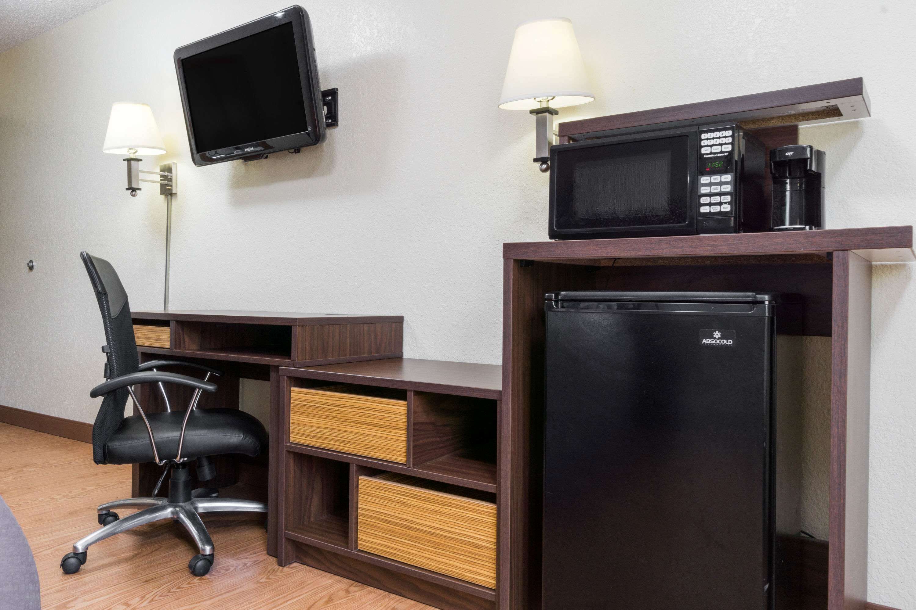 Suite, 1 King Bed, Refrigerator | Desk, free WiFi, bed sheets