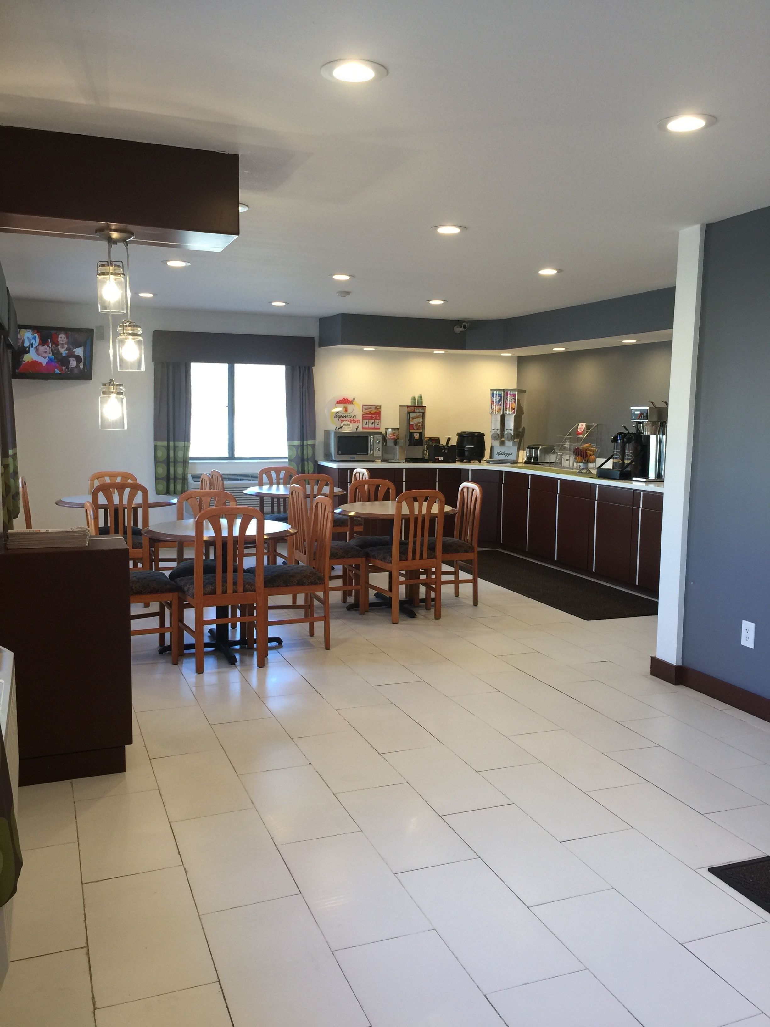 Free daily continental breakfast