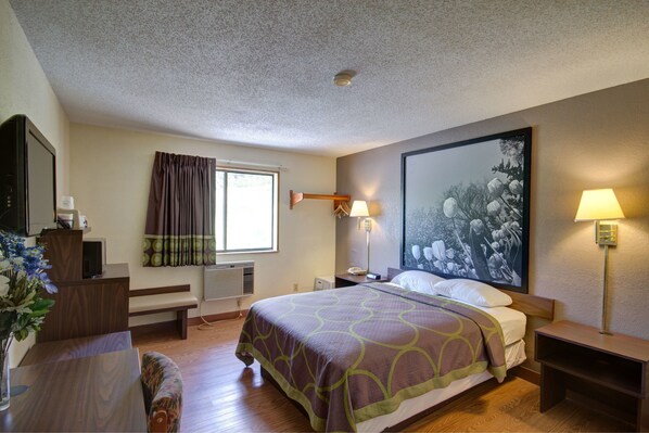 Room, 1 Queen Bed, Non Smoking | Desk, free WiFi, bed sheets
