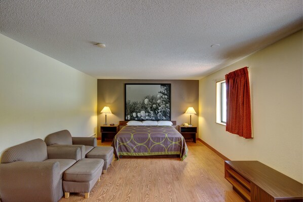 Suite, 1 King Bed, Refrigerator | Desk, free WiFi, bed sheets