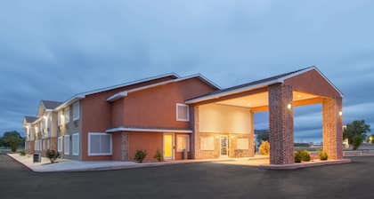 Super 8 by Wyndham Portales