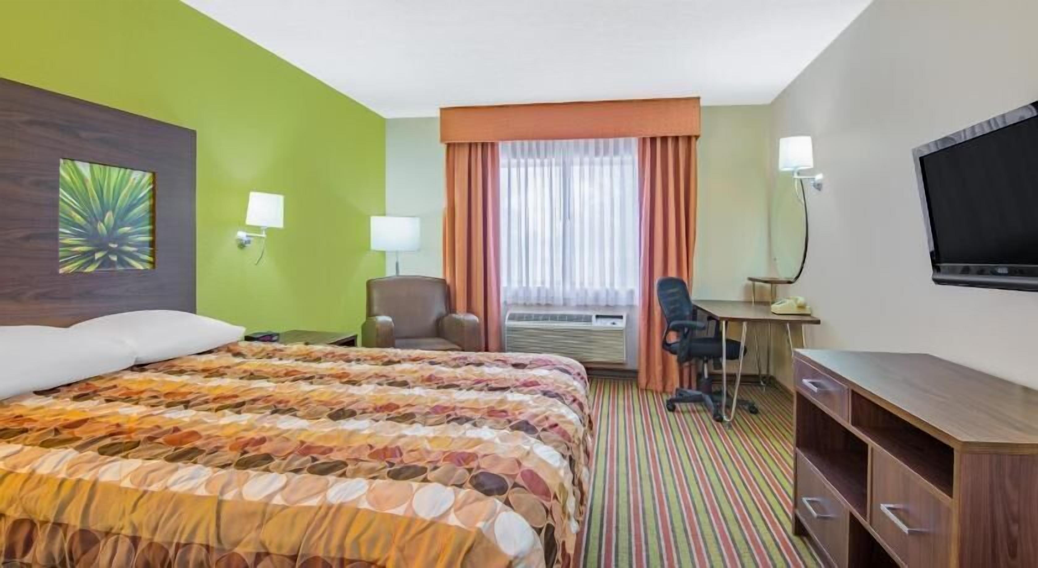 Desk, laptop workspace, rollaway beds, free WiFi