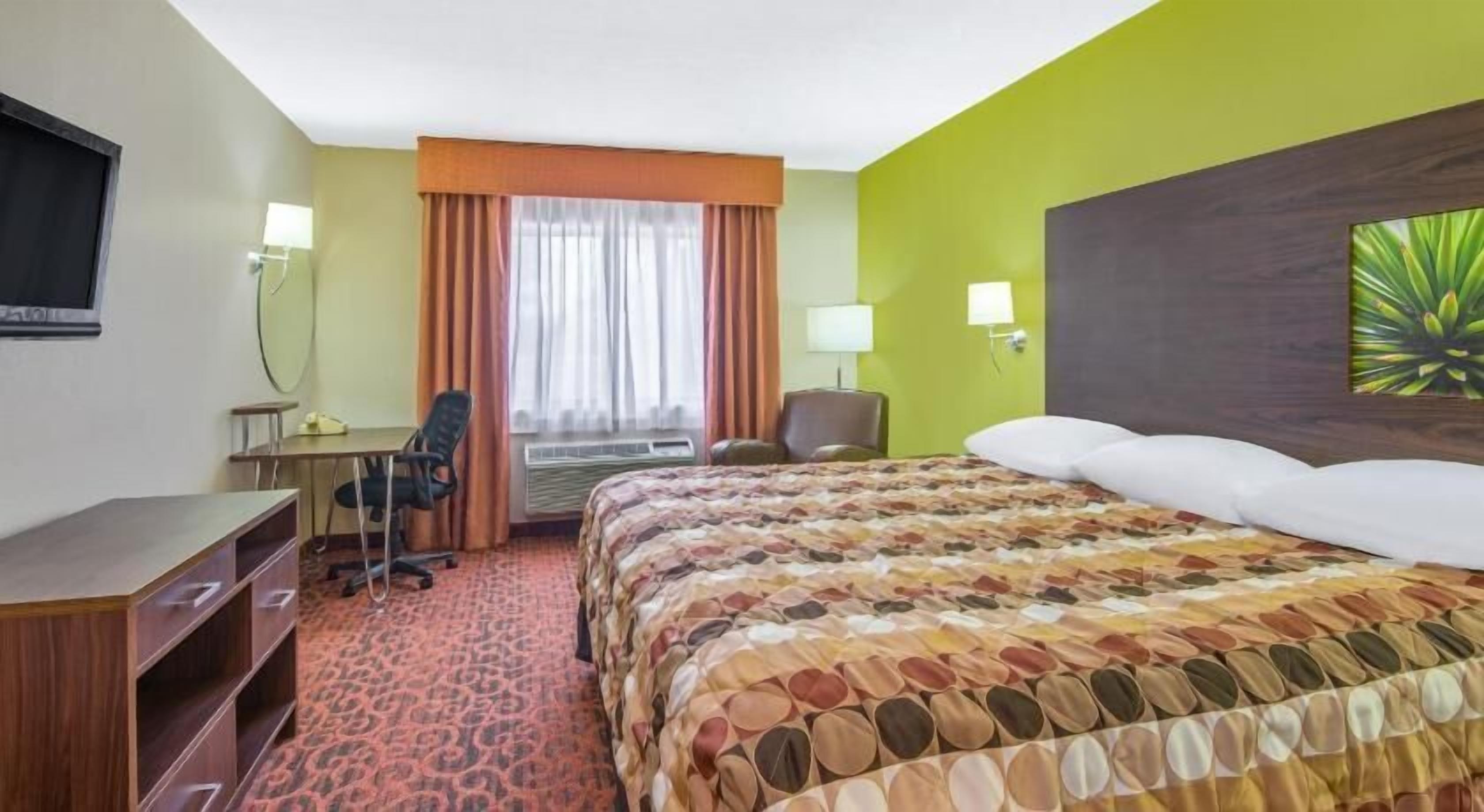 Desk, laptop workspace, rollaway beds, free WiFi