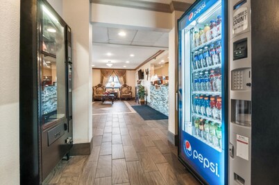 American Inn Suites Detroit Metro Airport