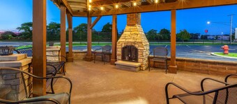Super 8 by Wyndham Roseville/Detroit Area