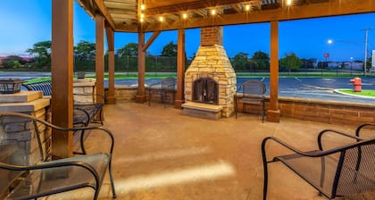Super 8 by Wyndham Roseville/Detroit Area
