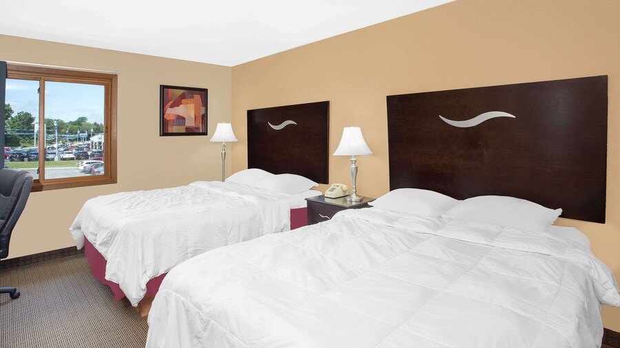 Super 8 by Wyndham Sheboygan WI