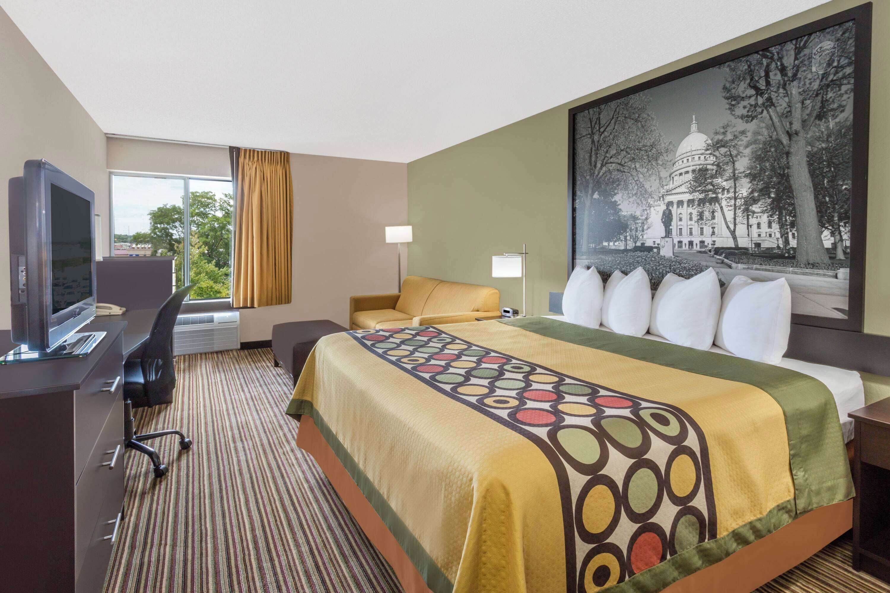 Photo - Super 8 by Wyndham Madison South