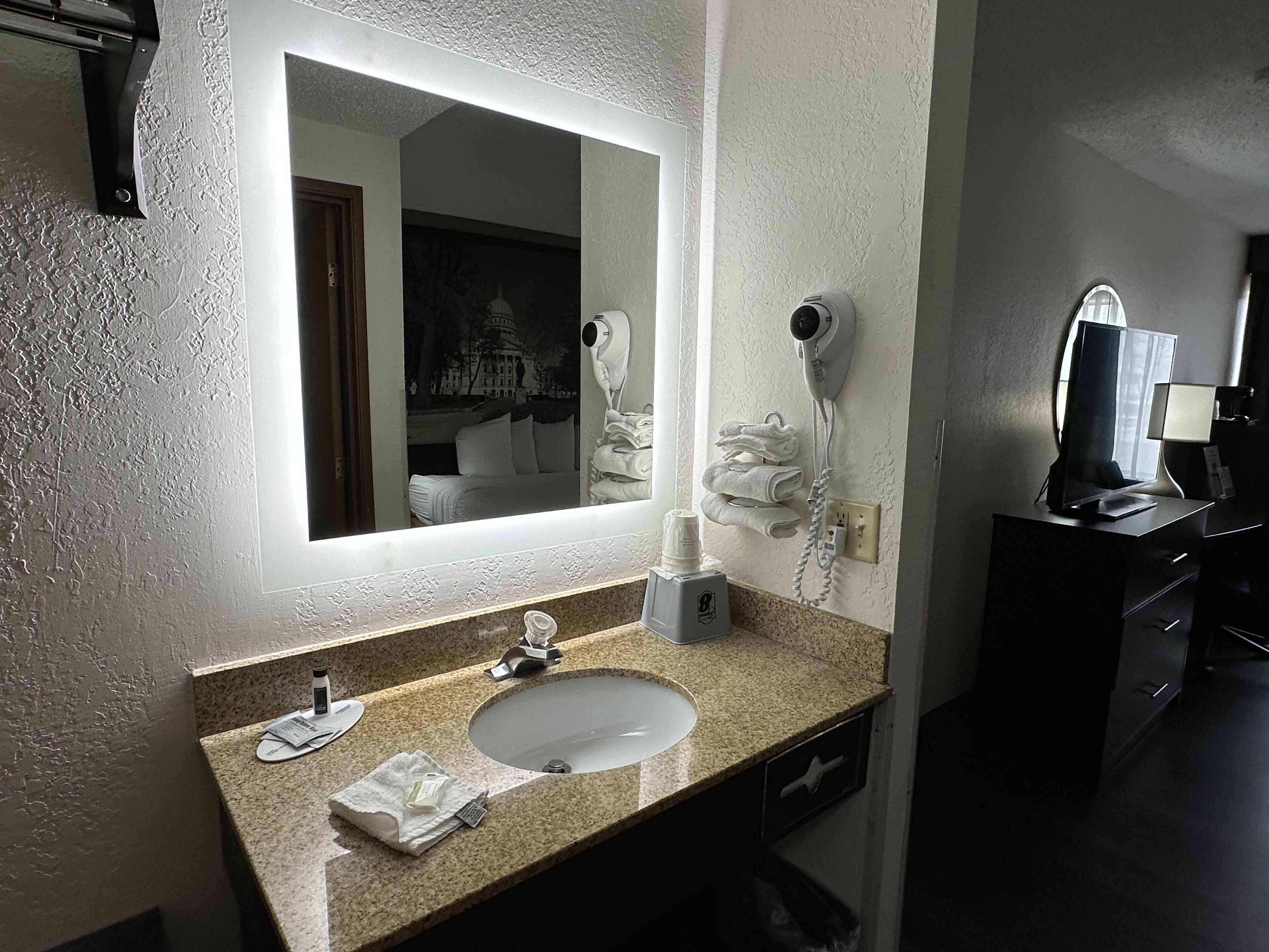 Photo - Super 8 by Wyndham Madison South