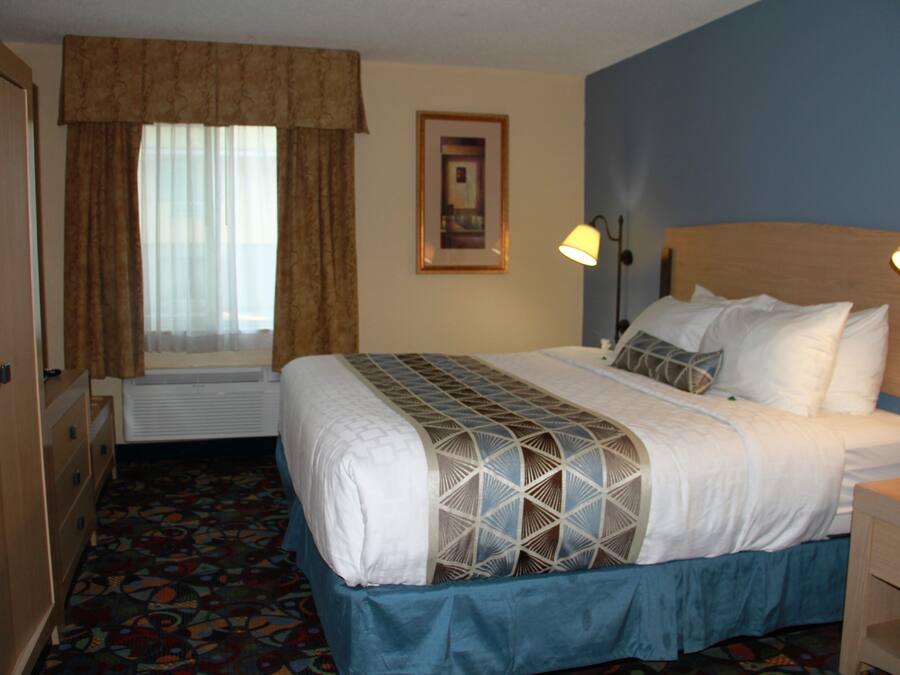 Egyptian cotton sheets, premium bedding, down comforters, pillowtop beds