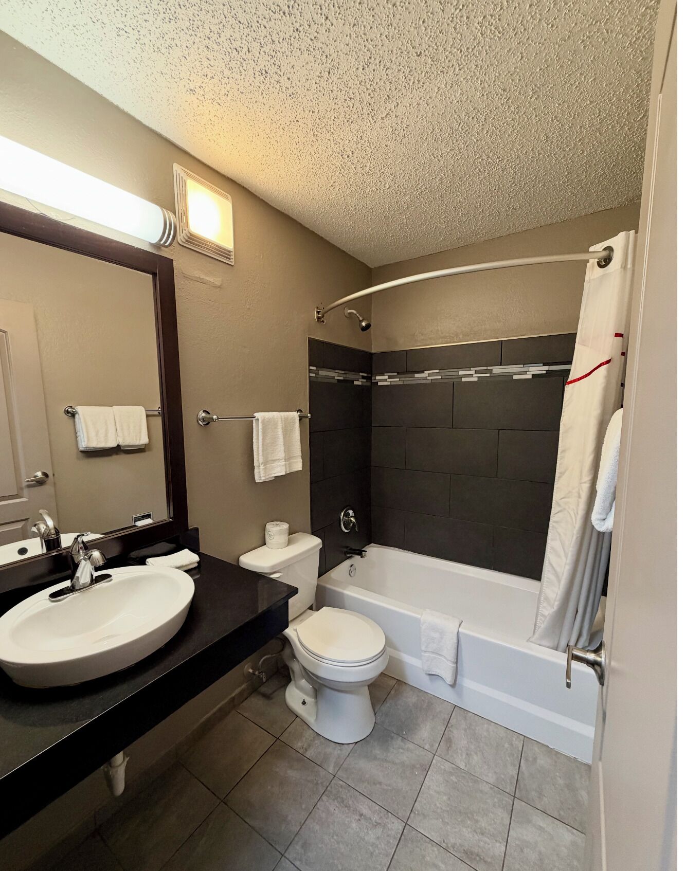 旋水按摩花洒、免费洗浴用品、吹风机、毛巾