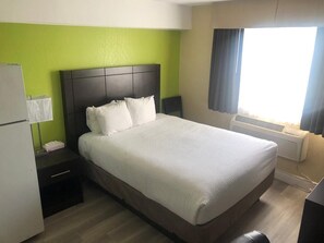 Réfrigérateur, micro-ondes (sur demande), cafetière/bouilloire