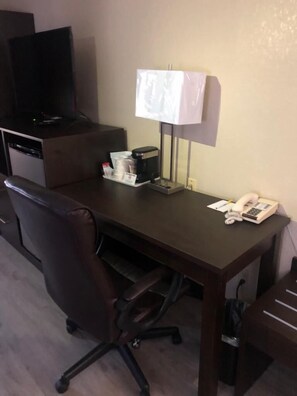 Télévision LCD de 40 pouces avec chaînes par câble, télévision