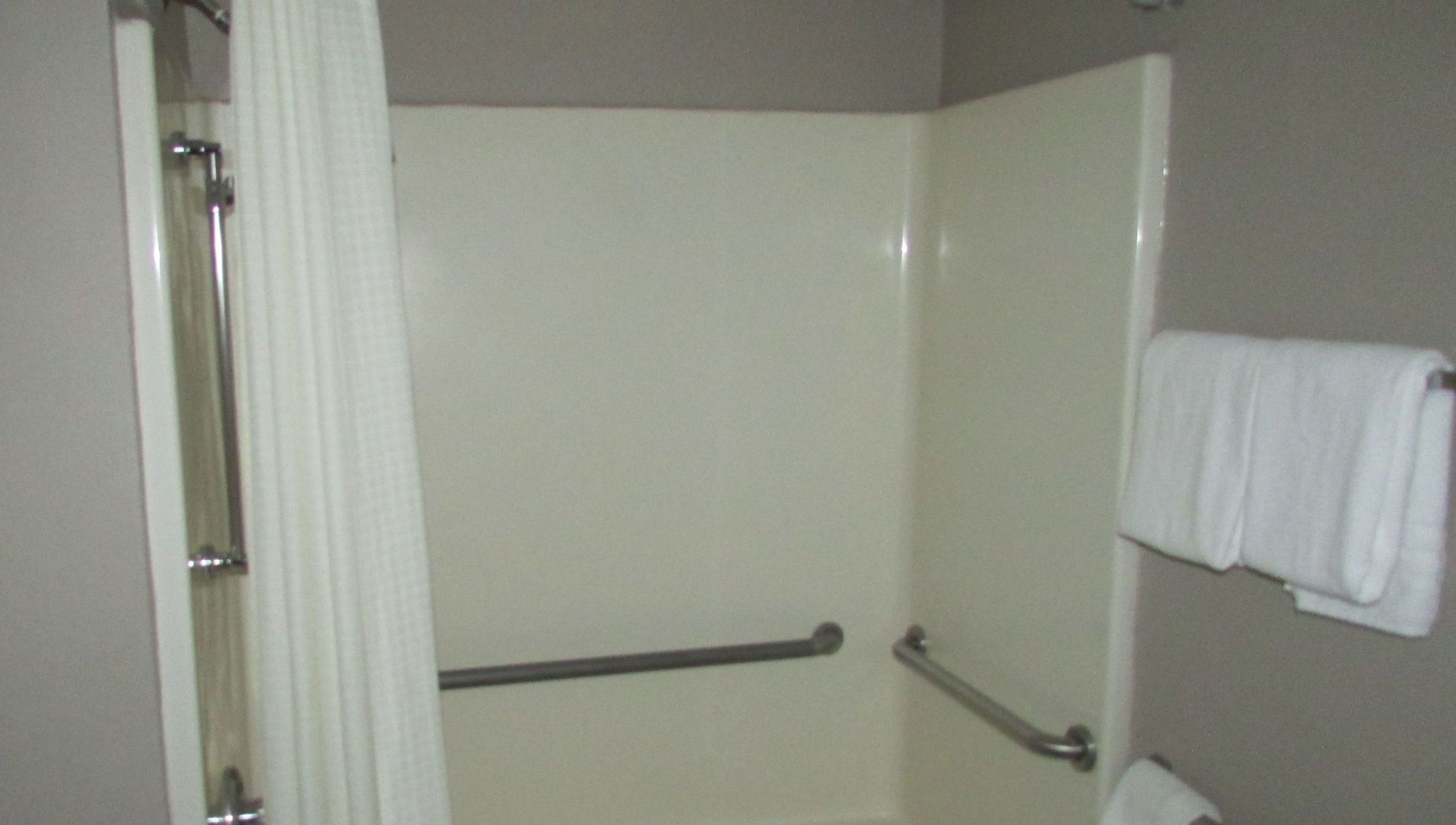 Baño | Amenidades de baño gratuitas, secadora de cabello, toallas 